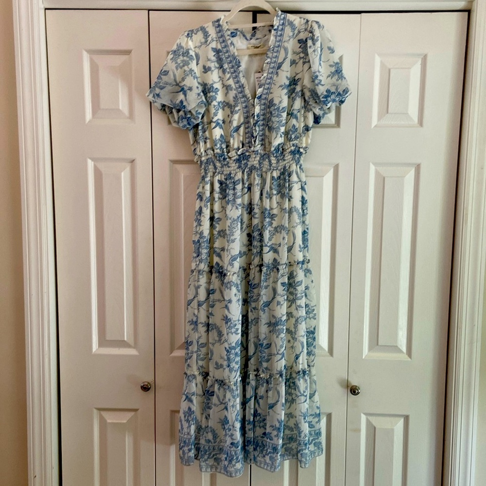 Beautiful cream/blue toile midi dress by Max Studio!